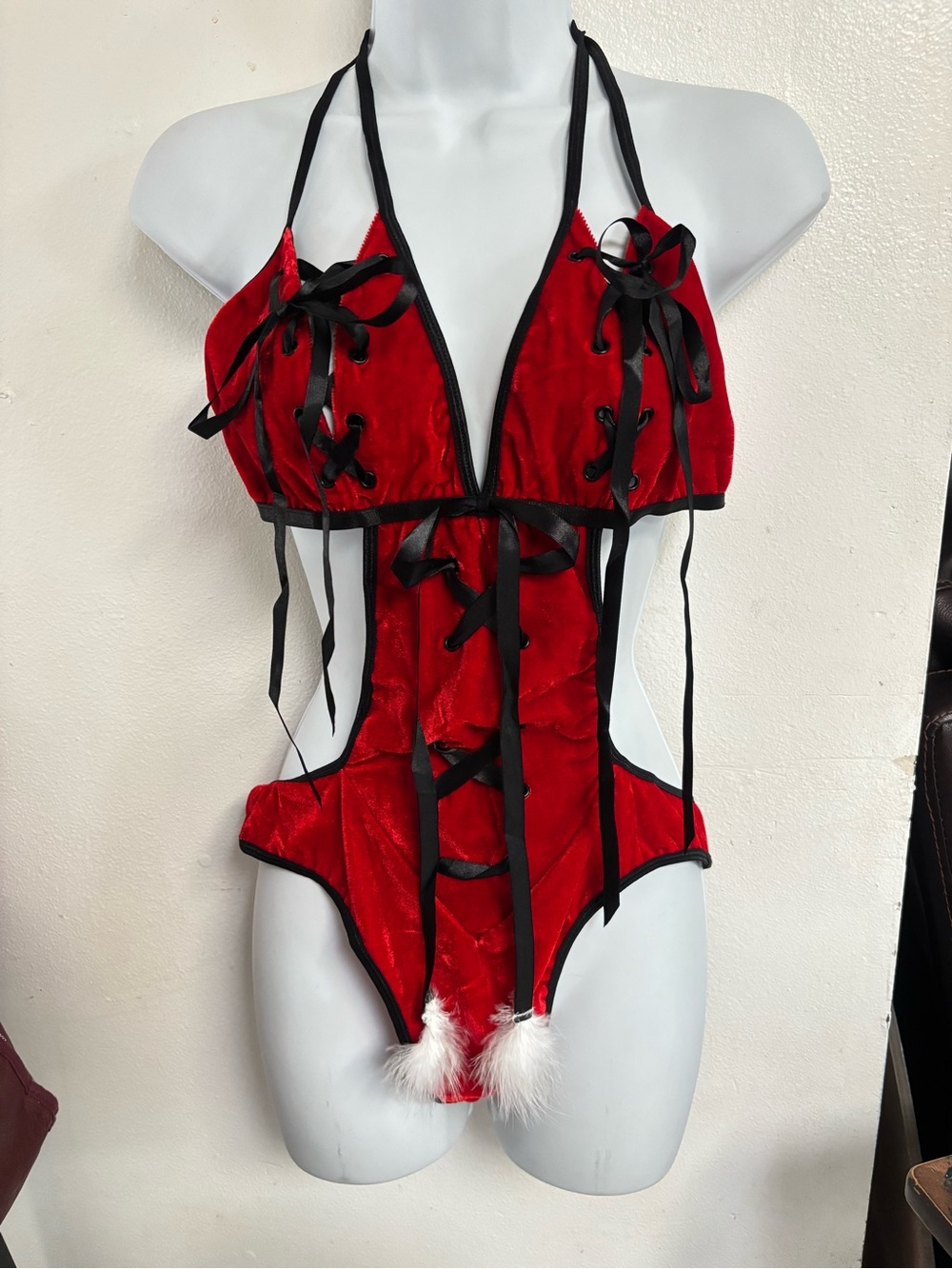 SHIRLEY OF HOLLYWOOD
HOLIDAY VELVET TEDDY WITH THONG BACK PANTY XL NEW